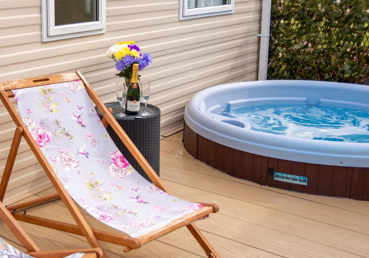 Luxury Lancaster Lodge - The Best Hot Tub Getaway! Tattershall Ngoại thất bức ảnh
